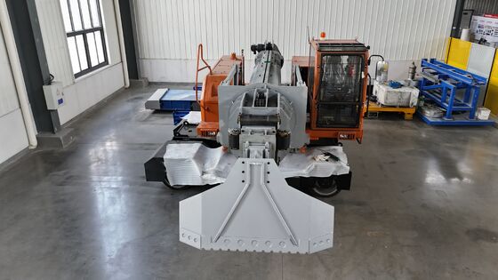 安全な清掃と回転流体注入のためのインテリジェント制御装置を持つ全電気炉のタンディング車両