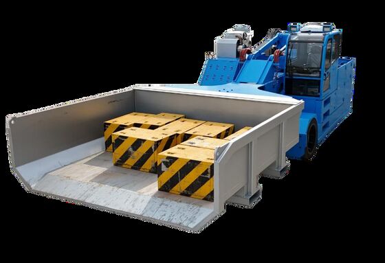 効率的な装填のための交換可能なスクラップコンテナ、垂直リフト、伸縮アームを備えた炉装填車