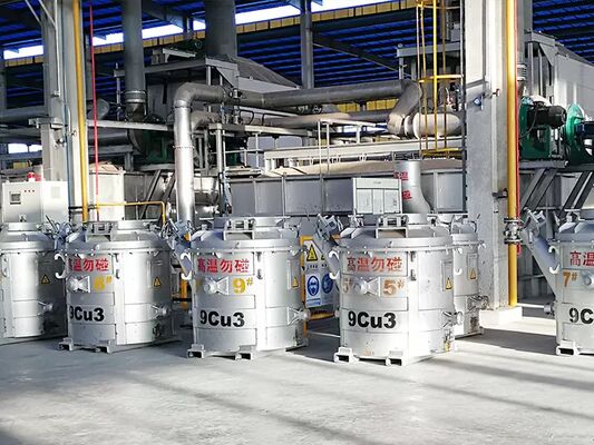 耐熱ハンドルと安全なロック機構を備えた、溶融アルミニウム移送用ラドルの清掃とライニングの容易さ